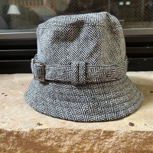 Wallaroo Tamworth Black and White Herringbone Bucket Hat Women's One Size